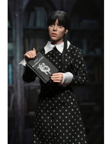 Figura Wednesday (Classic Dress) 20 cm