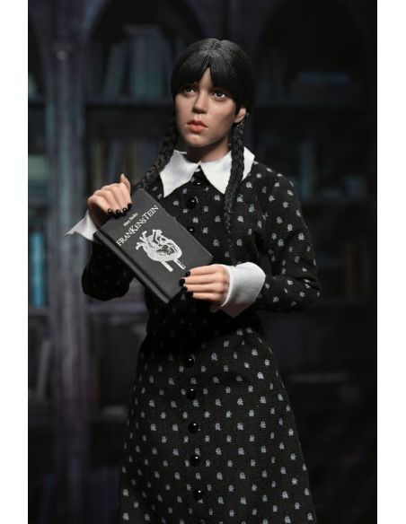 Figura Wednesday (Classic Dress) 20 cm