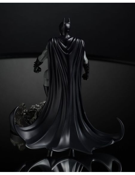 DC Direct Estatua 1/10 Batman by Bjorn Barends (Black White) 18 cm