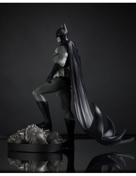 DC Direct Estatua 1/10 Batman by Bjorn Barends (Black White) 18 cm
