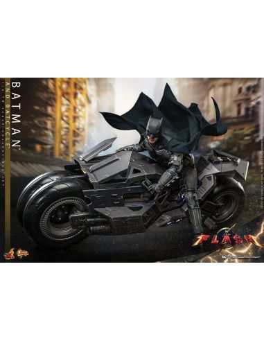 Figura The Flash con Vehículo Movie Masterpiece Batman & Batcycle 1/6 30 cm